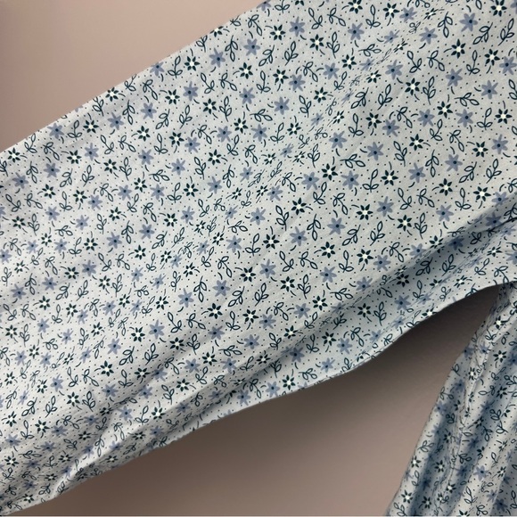 Lands’ End Blue Ditsy Floral Tunic Blouse with Side Pockets Large - Picture 10 of 15